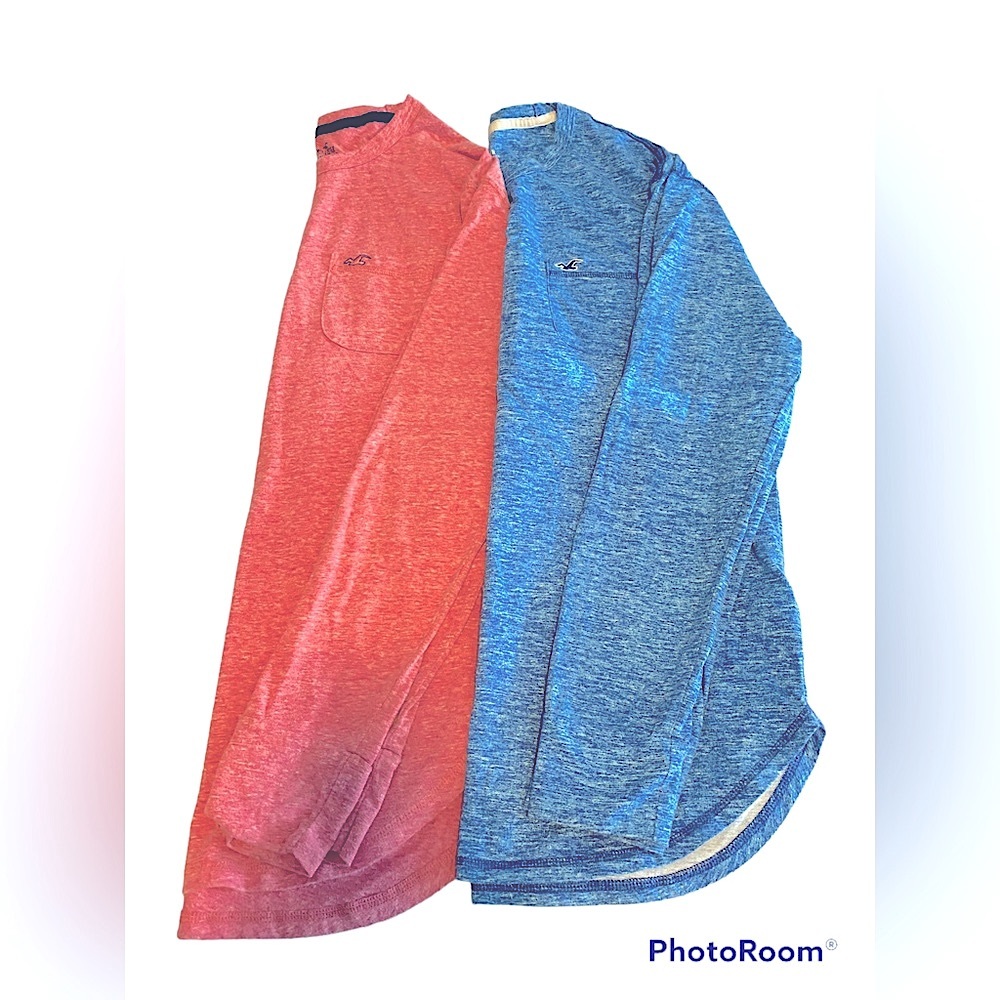 Hollister Men’s set of 2 long-sleeve tees